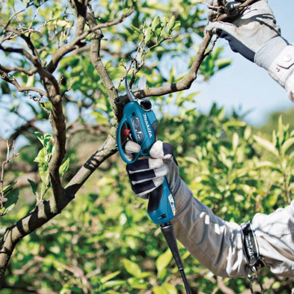 マキタ36V 充電式せん定ハサミ (バッテリー・充電器付) UP361DPG2 Amazon | マキタ(Makita) 36V 充電式せん定ハサミ (バッテリー・充電器