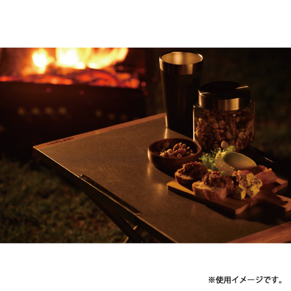 自然大好き！ニッチ・リッチ・キャッチ テーブル ユニフレーム 焚き火